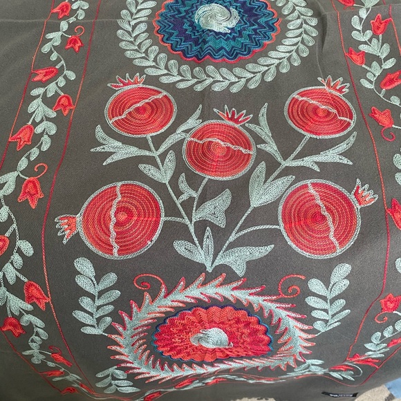 Embroidered Floral Pattern Scarf